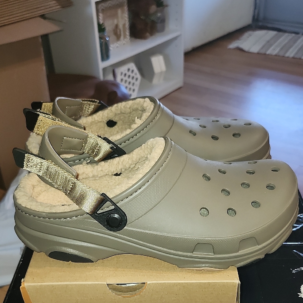 All Terrain Lined Crocs Men Size 11